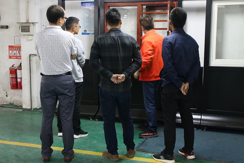 樓上樓工程門窗-地產公司到廠考察