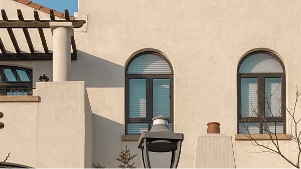 你還在購買看起來沒問題但不實用的鋁木復(fù)合門窗嗎？