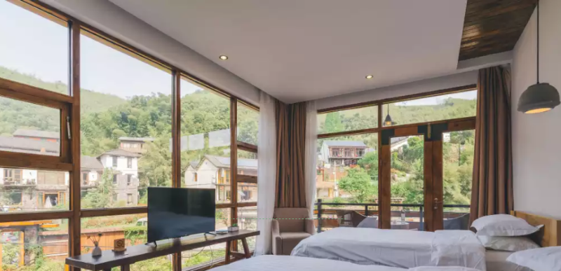 想知道鋁木復合門窗和鋁包木門窗哪款更適合你嗎？