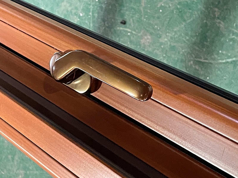 太驚艷！這些顏值與實力并存的樓上樓鋁木門窗，真讓人心動！