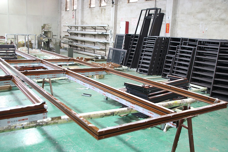 高端門窗選擇哪種風(fēng)格和材質(zhì)比較好？有門窗廠家推薦嗎？